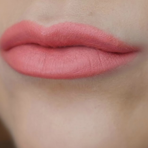 MAC Runway Hit Retro Matte Lipstick NIB - Picture 11 of 13